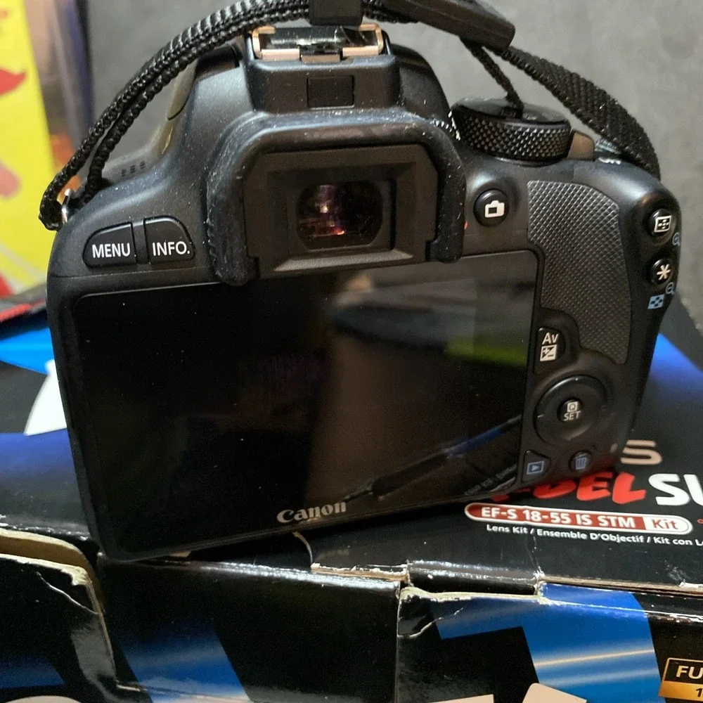 Canon EOS Rebel SL1 Digital SLR Camera Strap Lens Paperwork Cord Manual Disc C1